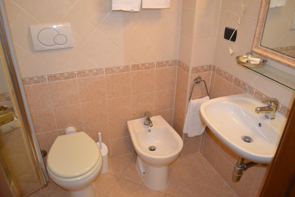 Dipendenza Hotel Galileo Ρώμη Δωμάτιο φωτογραφία